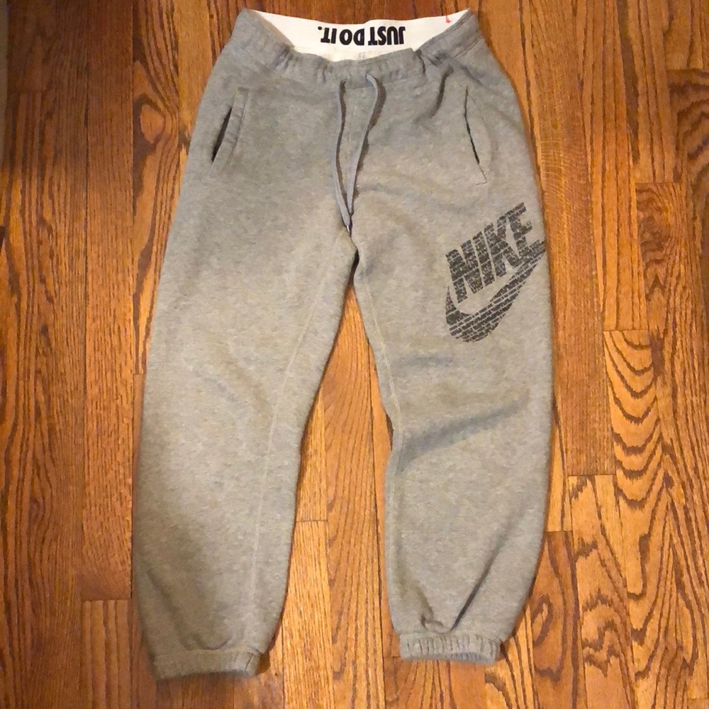 Nike woman’s Capri boy sweats XS like new